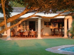 Branley-lodge-Veranda-early-morning Branley-lodge-Veranda-early-morning