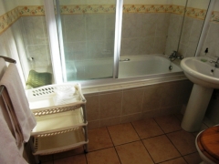 unit-2-bathroom_0